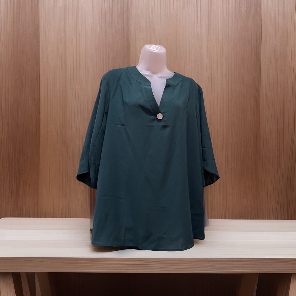 FUNLINGO Size 2XL Women's Green V-Neck Button Decorated 3/4 Sleeve Blouse NWT